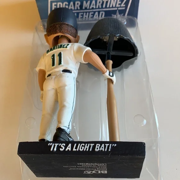 NIB Seattle Mariners 2017 Edgar Martinez Bobblehead “It’s A Light Bat!” - Picture 6 of 8
